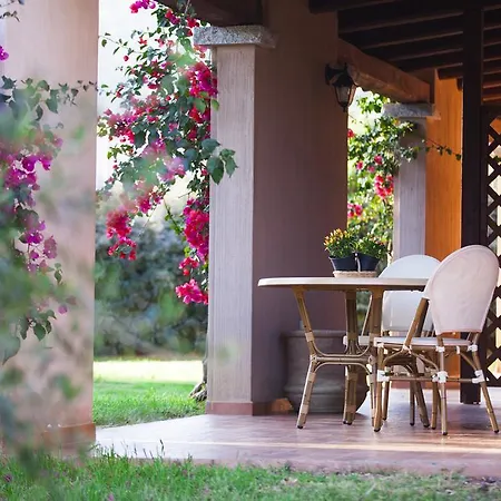 Ξενοδοχείο με διαμερίσματα S'incantu 3*