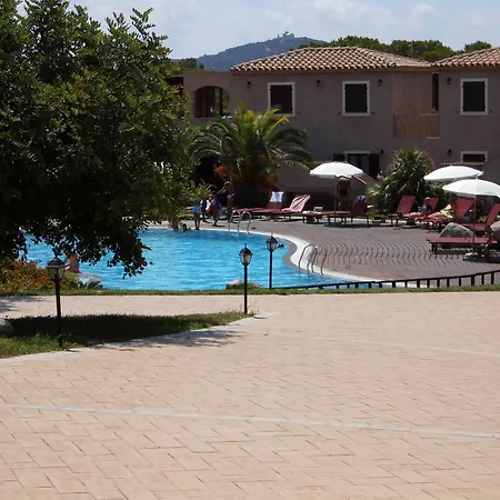 Ξενοδοχείο με διαμερίσματα S'incantu