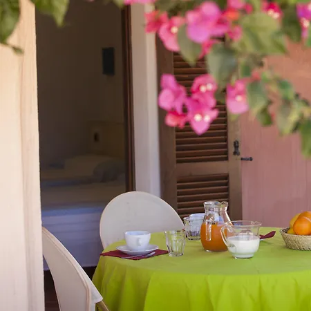 S'incantu アパートホテル 3*